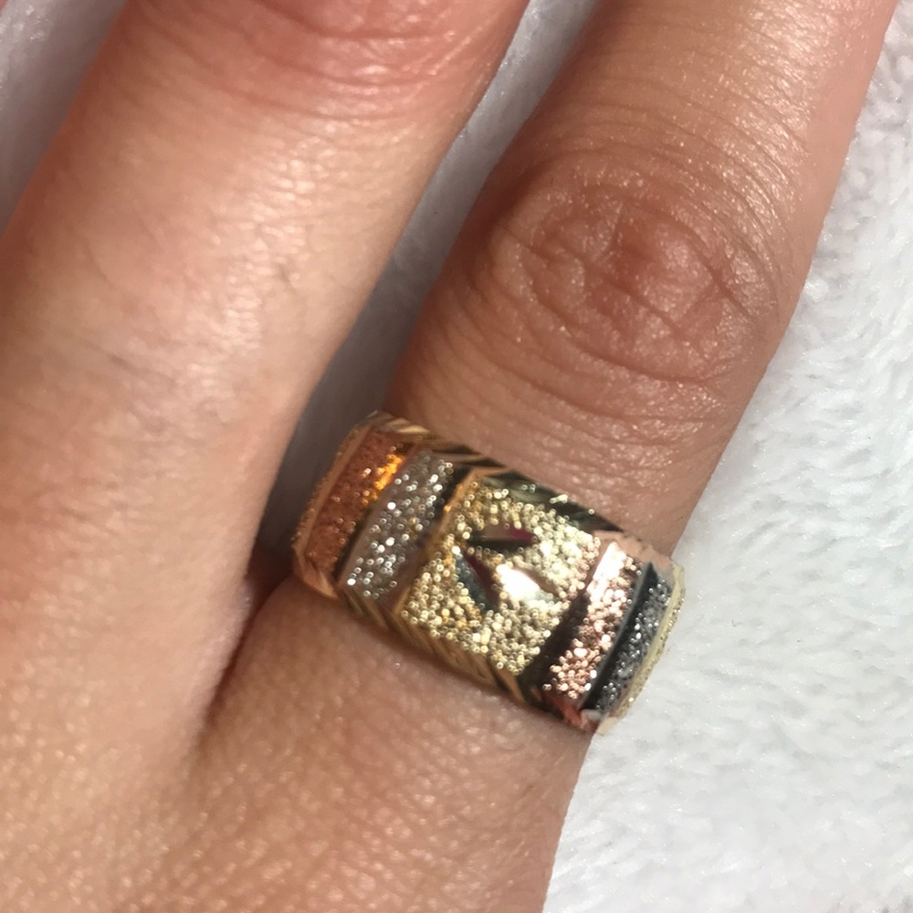 Ring - Picture 3 of 4